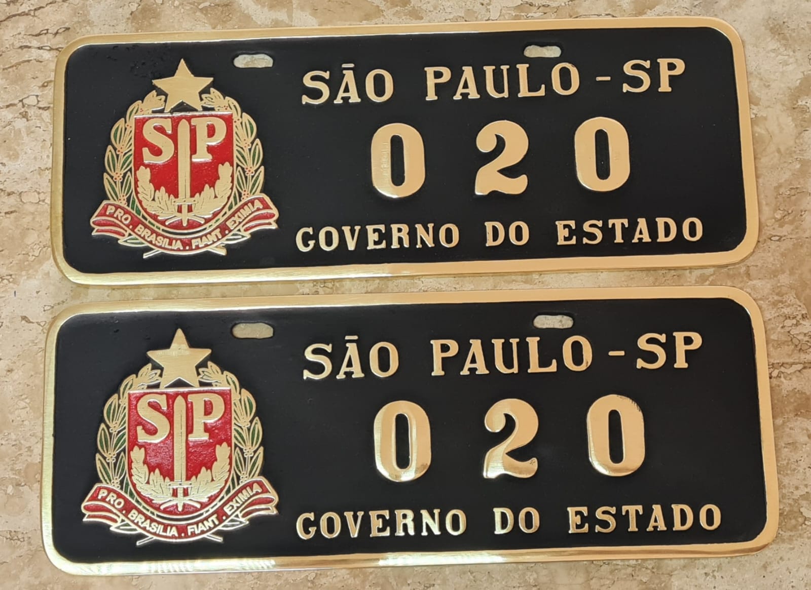 PLACA DE CARRO OFICIAL EM BRONZE FUNDIDO